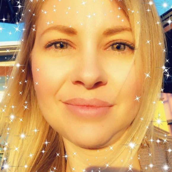 Meet your Posher, Courtney - Picture 1 of 1